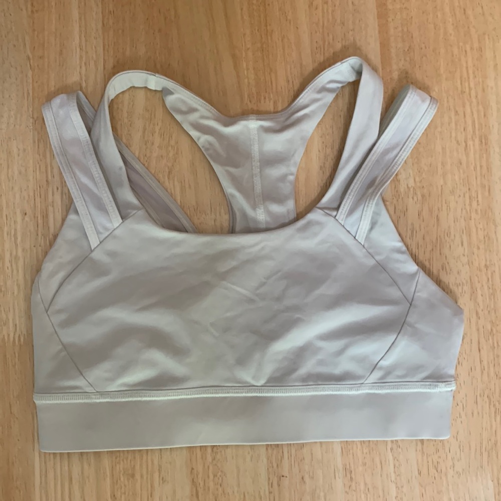Lululemon Geared to train bra size 6 light green